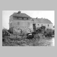 068-0033 Nach der Zerstoerung durch die Russen 1914, die neu erbaute Muehle auf Gut Neumuehl mit Wohnhaus.jpg